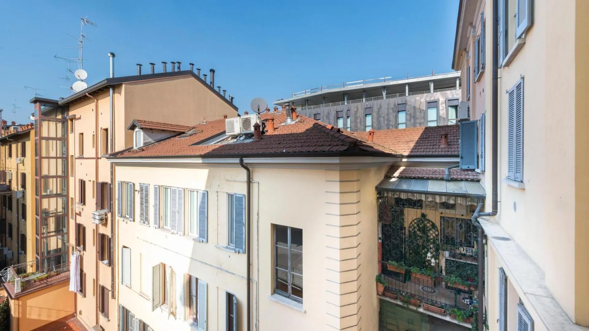 Sunflower Milan Apartment